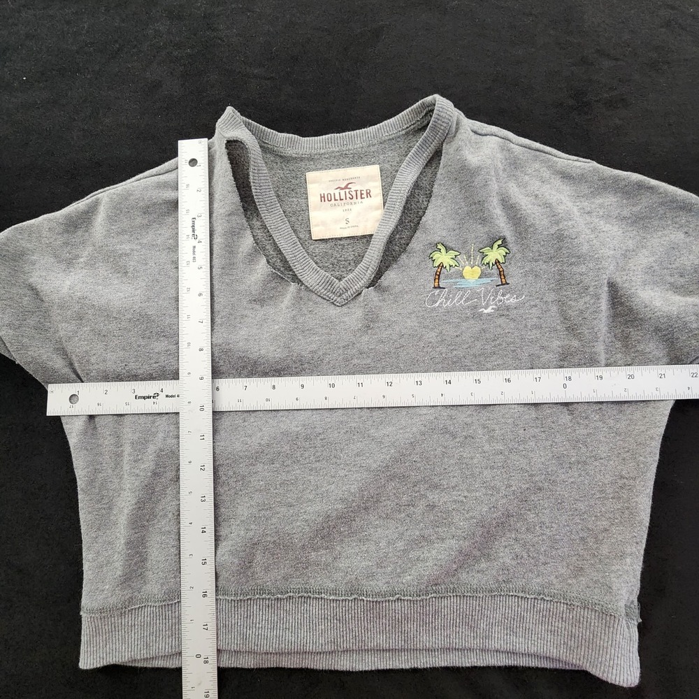 Hollister Chill Vibes Palm Trees Embroidered Gray Cropped Sweater Women's S - Picture 6 of 8
